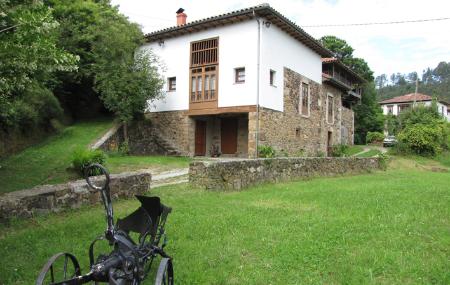 Exterior de la Casa de Aldea La Casona