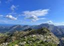 Vue sur les montagnes depuis le sommet d'Ibeu Peak par temps clair