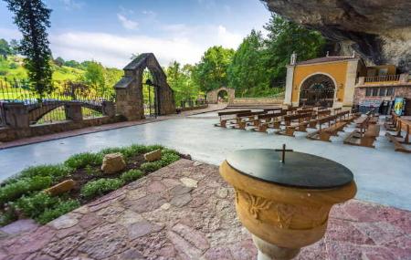 Panoramic view of the Virgen de la Cueva Sanctuary and surroundings - Piloña