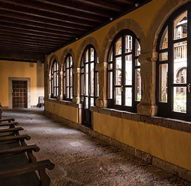 Claustro de la Colegiata de San Fernando.