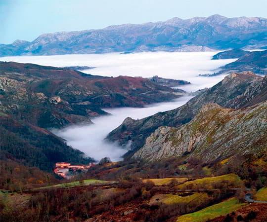 Paisaje panorámico de Covadonga.