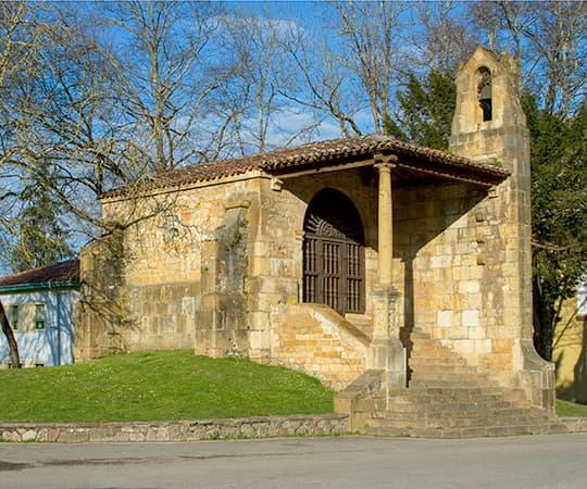 Vista exterior de la Capilla de Santa Cruz.