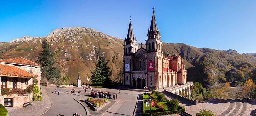 Basílica de Covadonga y su entorno.