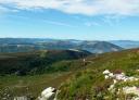 Vista panorámica de las montañas y valles de la Sierra del Carondio