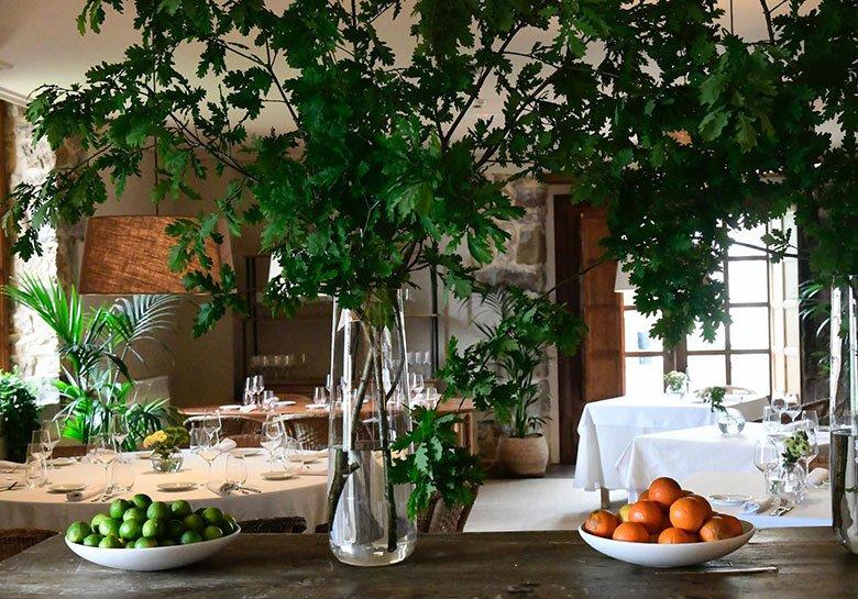 Imagen del salón del restaurante Narbasu (Cerecea, Piloña)