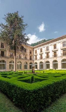 Claustro Parador Monasterio de Corias