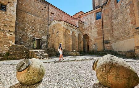 Antiguo cementerio de peregrinos en la Catedral de El Salvador