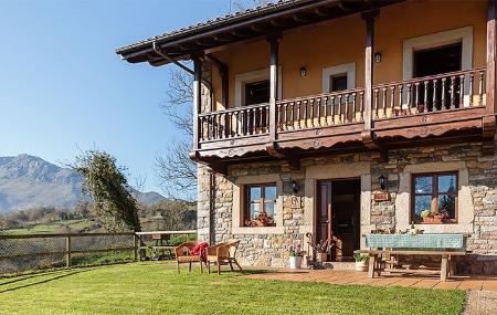 Peñanes Village House 2 exterior