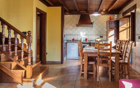 Peñanes Village House 2 Kitchen