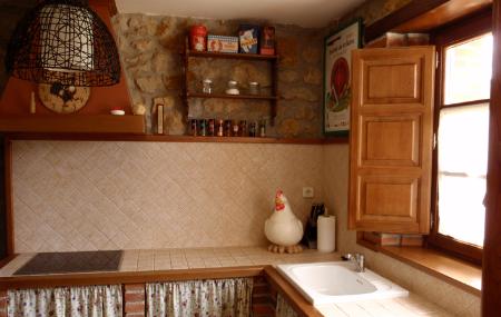 Cocina de la Casa de Aldea Nel Solanu en Nava