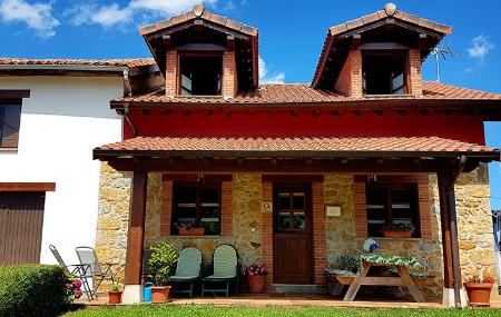 Exterior de la Casa de Aldea Nel Solanu en Nava