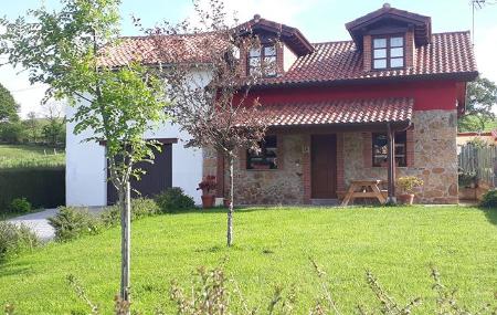 Exterior de la Casa de Aldea Nel Solanu en Nava