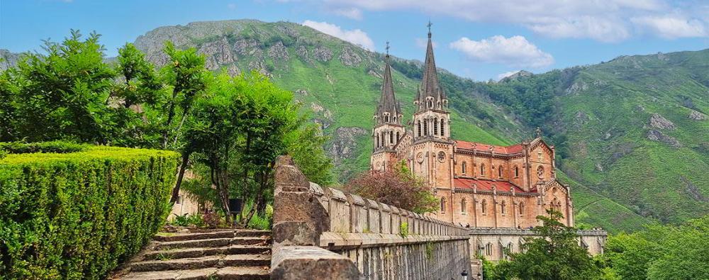 Image of the Basilica of Covadonga in the foreground, with Mount Auseva in the background