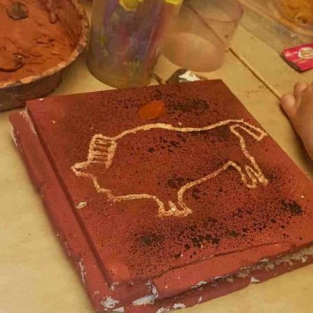 Animales pintados y grabados. Taller infantil en Teverga
