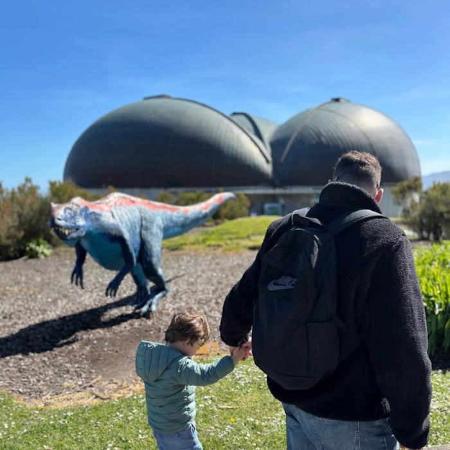 Un paseo entre dinosaurios. Visita guiada en Colunga