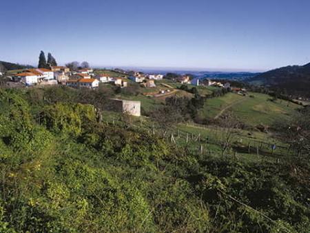 Imagen Vue panoramique du village de La Peral dans la commune d'Illas.