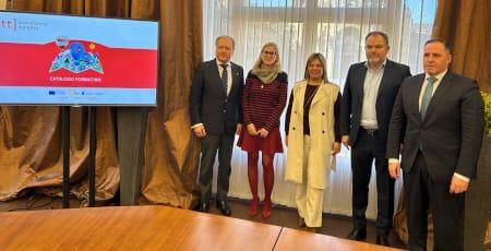 Imagen El Principado activa con las Cámaras de  Comercio un programa de formación digital  gratuita para mejorar la profesionalización y la  competitividad del sector turístico