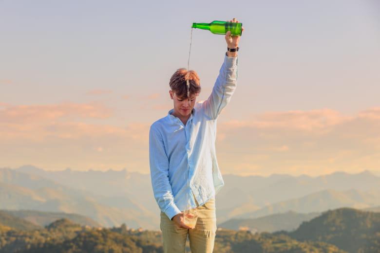 Image of the pouring of natural cider