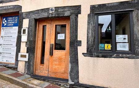 Oficina de Turismo de Ḷḷuarca en el concejo de Valdés