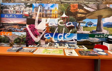 Oficina de Turismo de Ḷḷuarca en el concejo de Valdés