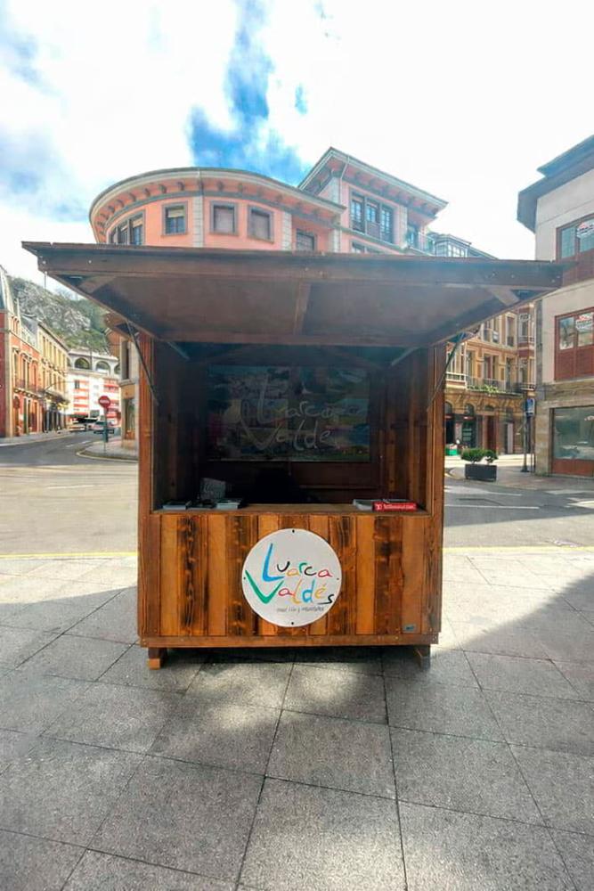 Ir a Imagen Punto de Información Turística de Luarca