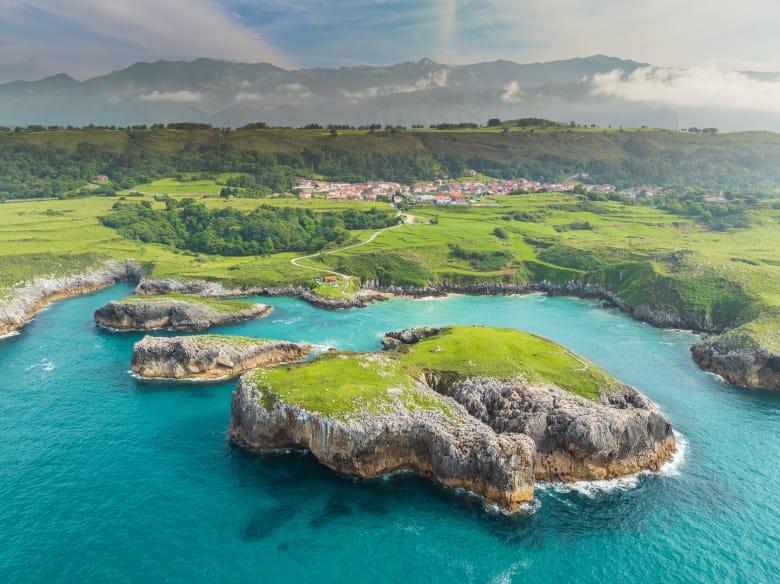 Imagen de la playa de Cue (Llanes)