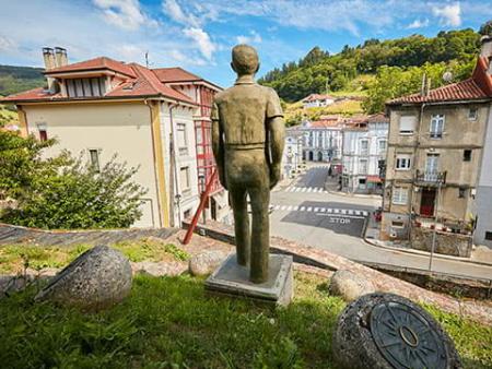 Imagen Monumento ao Emigrante. Allande