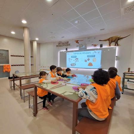 ¡Encuentra los restos del dinosaurio perdido! Taller infantil en Colunga