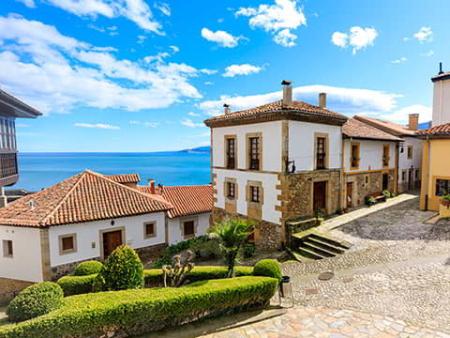 Imagen Traditionelle Häuser im historischen Zentrum von Llastres. Colunga