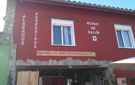 Exterior del albergue la Naranja Peregrina