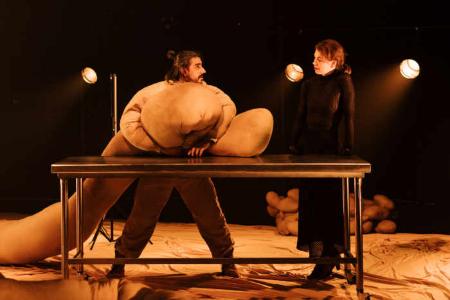 Off Niemeyer.  Una forma de vida. Teatro en Avilés