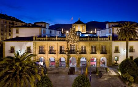 Hotel de la Reconquista exterior