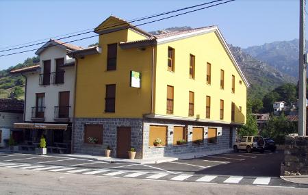 Hotel Peña Pandos exterior