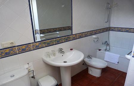 Hotel Mestas baño