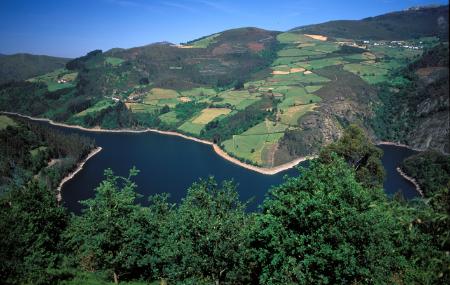 Doiras reservoir from the viewpoint of San Esteban de los Buitres