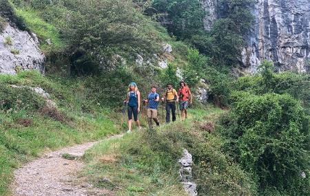 Route de Las Xanas, près de l'aire de stationnement des camping-cars