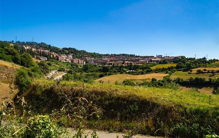 Panoramablick auf das Dorf Tinéu