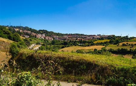 Vue panoramique du village de Tinéu