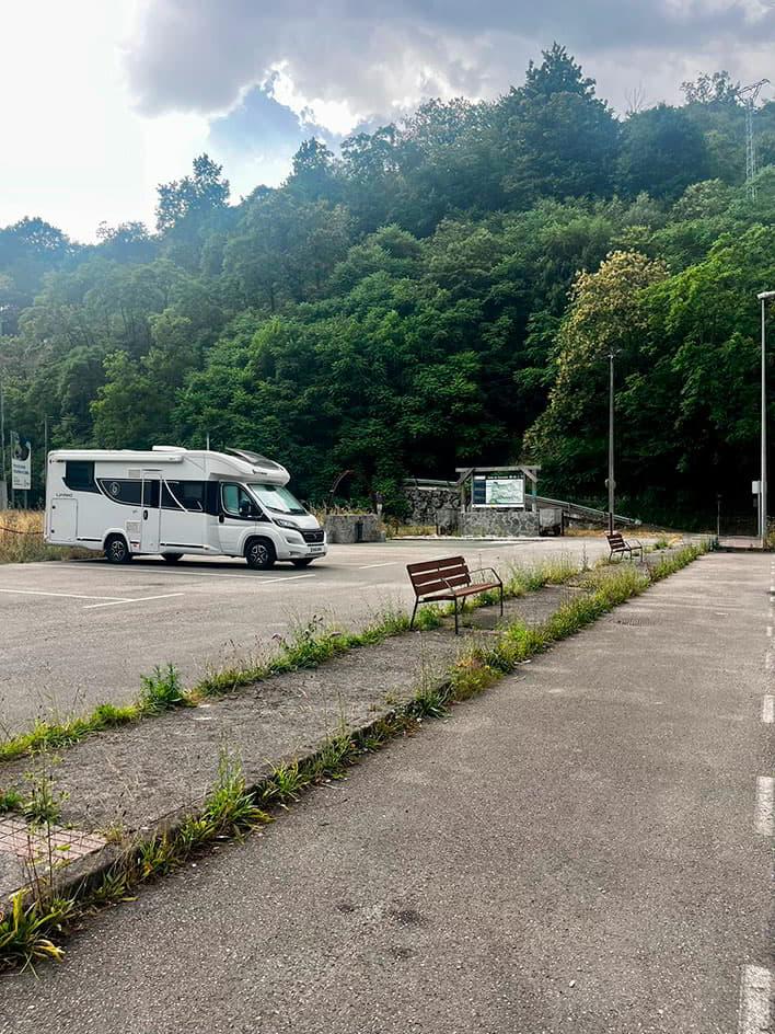 Gehe zu Bild Wohnmobilstellplatz beim Ökomuseum von Samuño (Langreo)