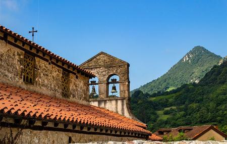 Espadrille della chiesa di Santo Adriano de Tuñón