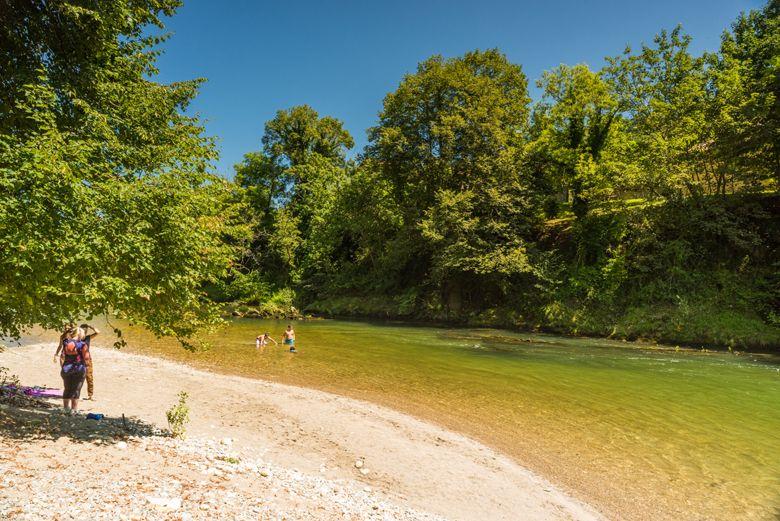 Immagine di una spiaggia fluviale ad Aballe (Parres)