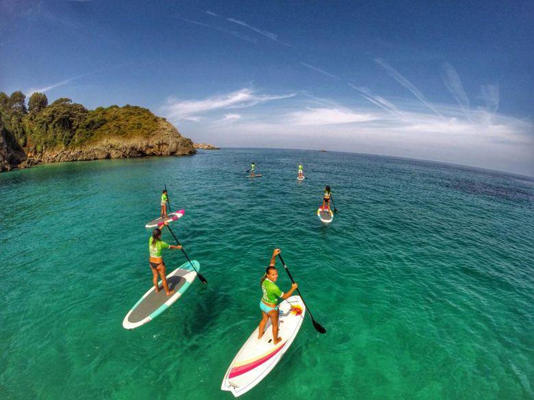 Foto di paddle surf sulla costa di Llanes