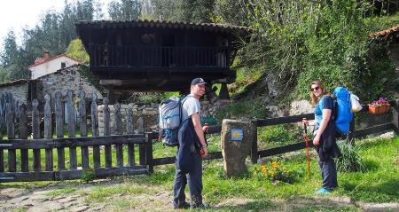 Imagen Pasos que unen en el Camino de Santiago