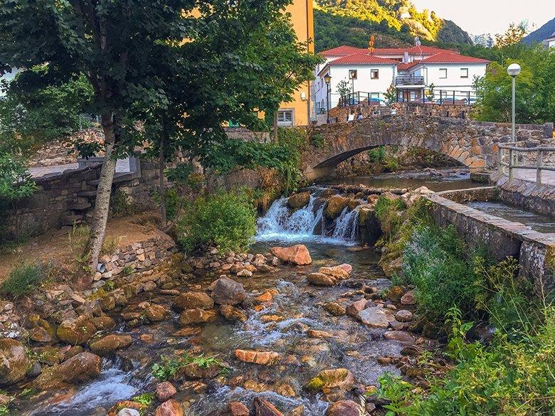 Image of the accessible path of Pola de Somiedo