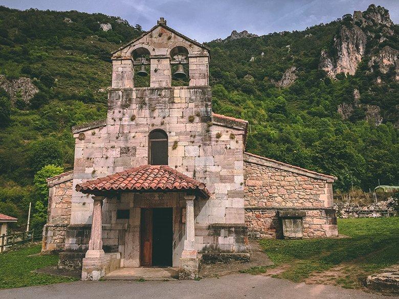 Image of the accessible path of Pola de Somiedo