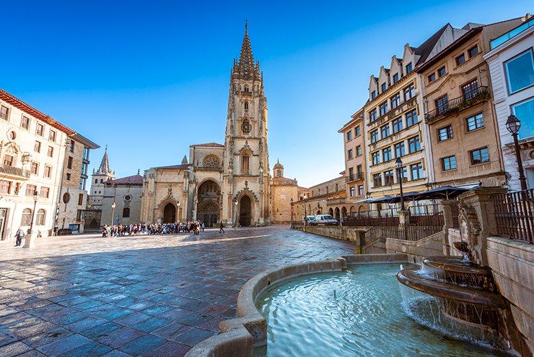 Imagen de la Plaza de la Catedral de Oviedo/Uviéu