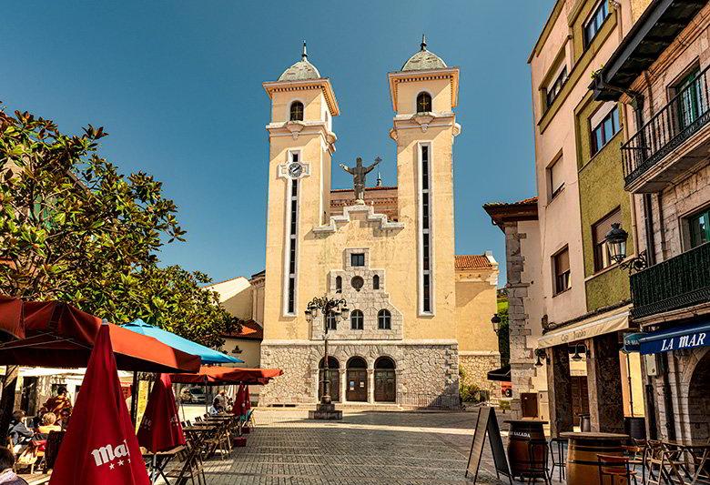 Imaden della Plaza de la Iglesia di Ribadesella