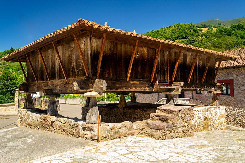 Imagem de um cesto de pão em Tuña (Tineo)