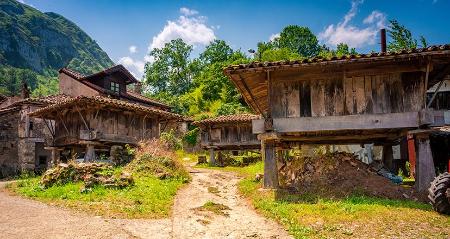 Imagen Villages pour découvrir le monde des greniers à grains dans les Asturies