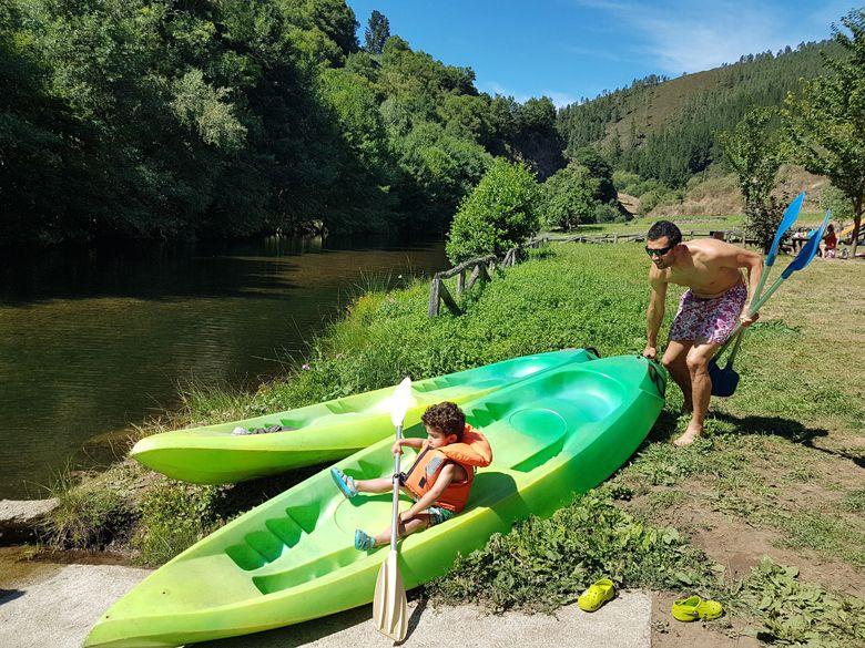 Immagine dell'area di balneazione e canoa di Ferreira (Santa Eulalia de Oscos).